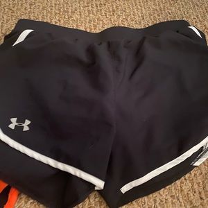 Women’s Under Armour shorts size M